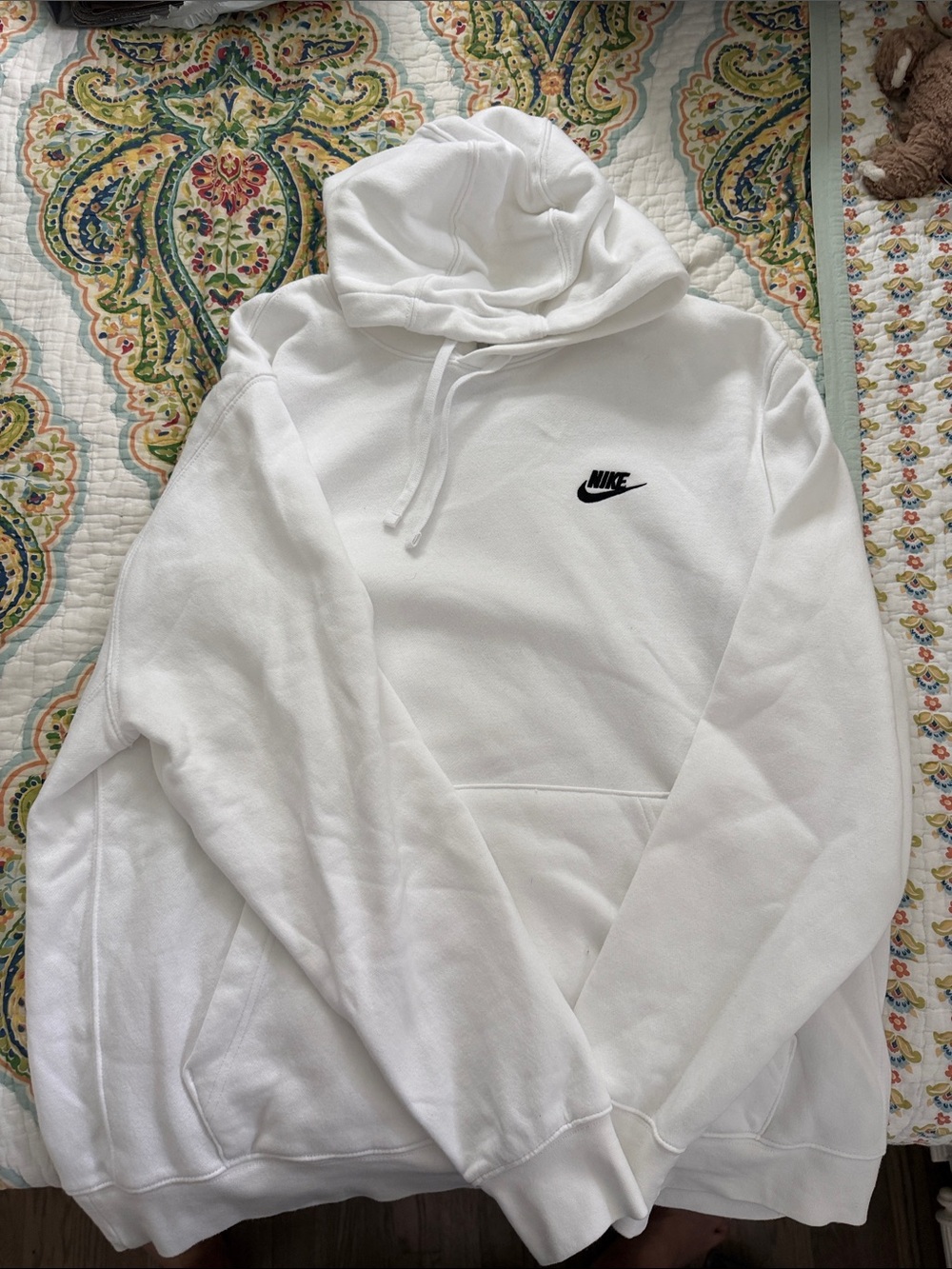 Nike Men’s White Pullover Hoodie with Black Swoosh XL